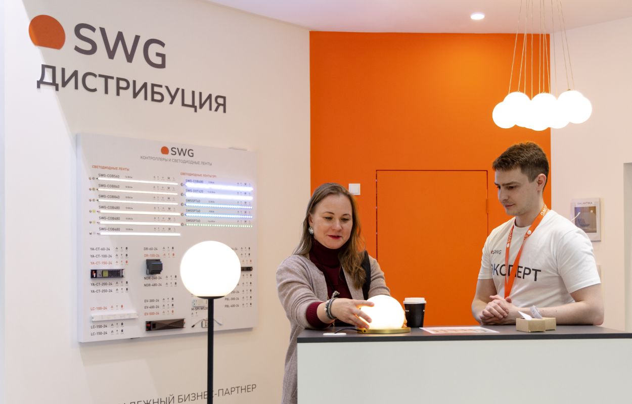 Демонстрация светильника на стойке SWG Дистрибуция