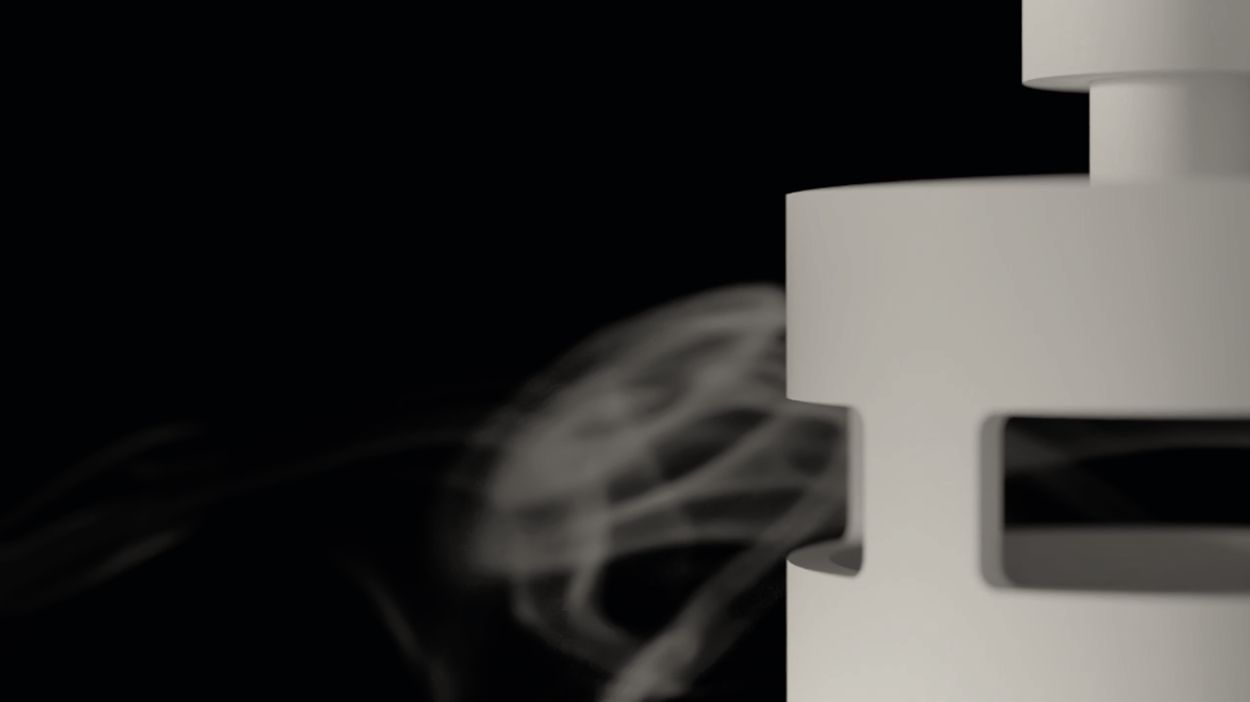 Деталь белого устройства с выходом пара на темном фоне