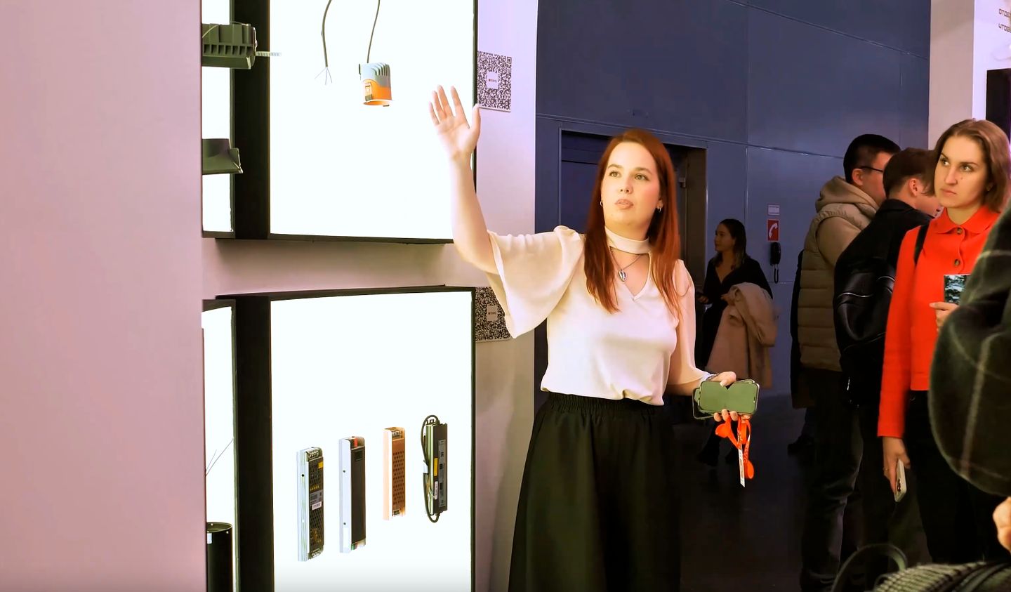 Презентация светодиодного оборудования SWG для группы посетителей